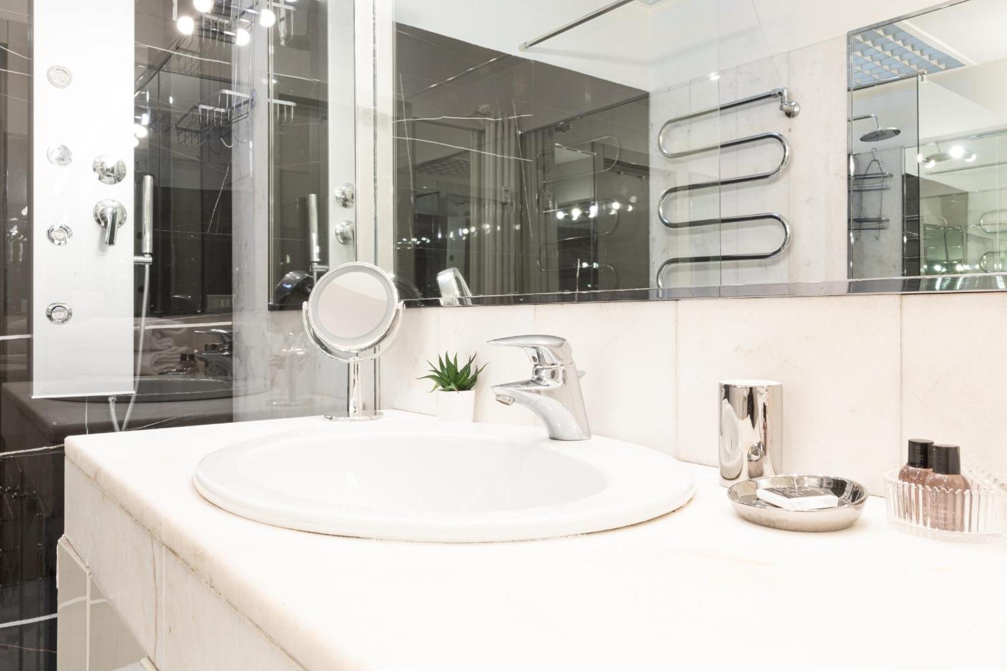 Monte Napoleone Split-Level Terrace Apartment - Top Collection Milan Exterior photo